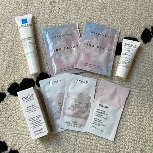 Face cream bundle with deluxe samples